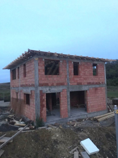 Casa cu garaj in Dezmir, zona dreapta, 550mp teren
