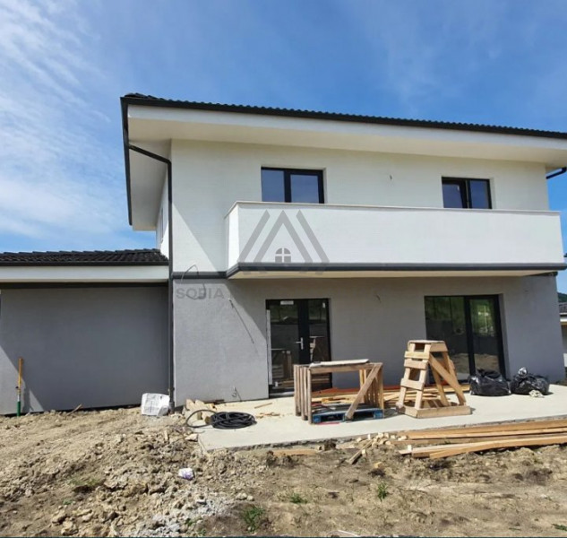 Casa moderna cu garaj in Chinteni 500mp teren