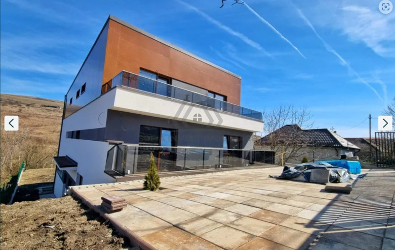 Casa tip duplex 5 camere, suprafata utila 206mp si teren generos