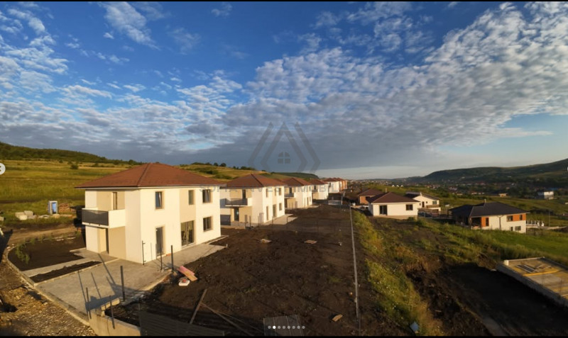 Casa Tip 3 Parter + Etaj in Chinteni teren 570-740mp