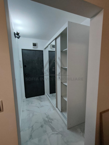 Garsoniera moderna renovata cu balcon generos 28mp