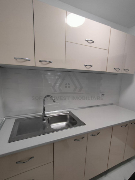 Garsoniera moderna renovata cu balcon generos 28mp