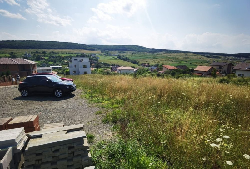 Teren în Chinteni cu utilități și priveliște