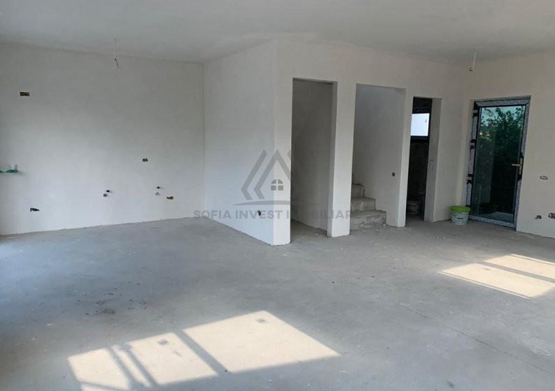 Vand case D+P+E 144mp utili+apa,gaz,curent,canalizare in Dezmir 