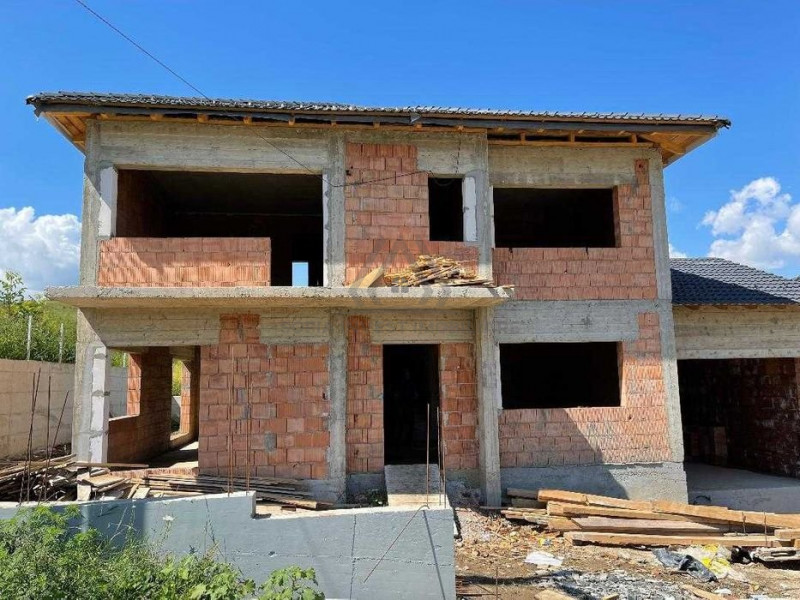 Casa Individuala 140 mp cu garaj in  Dezmir