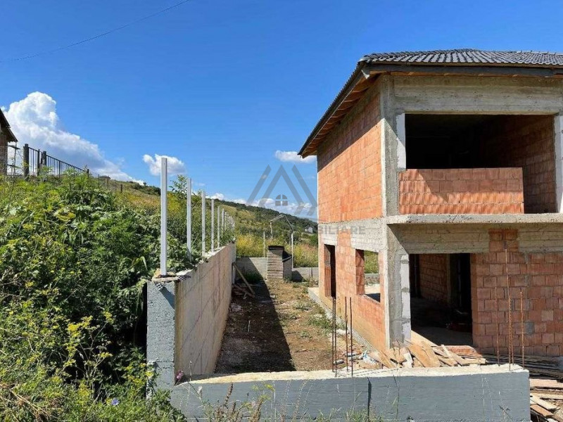 Casa Individuala 140 mp cu garaj in  Dezmir