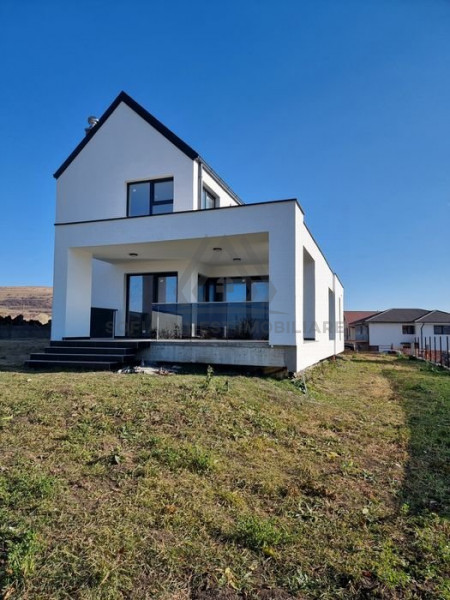 Casa Individuala Superba !  163mp cu 754mp teren in Chinteni
