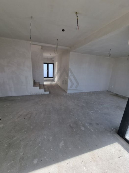 Casa Individuala Superba !  163mp cu 754mp teren in Chinteni