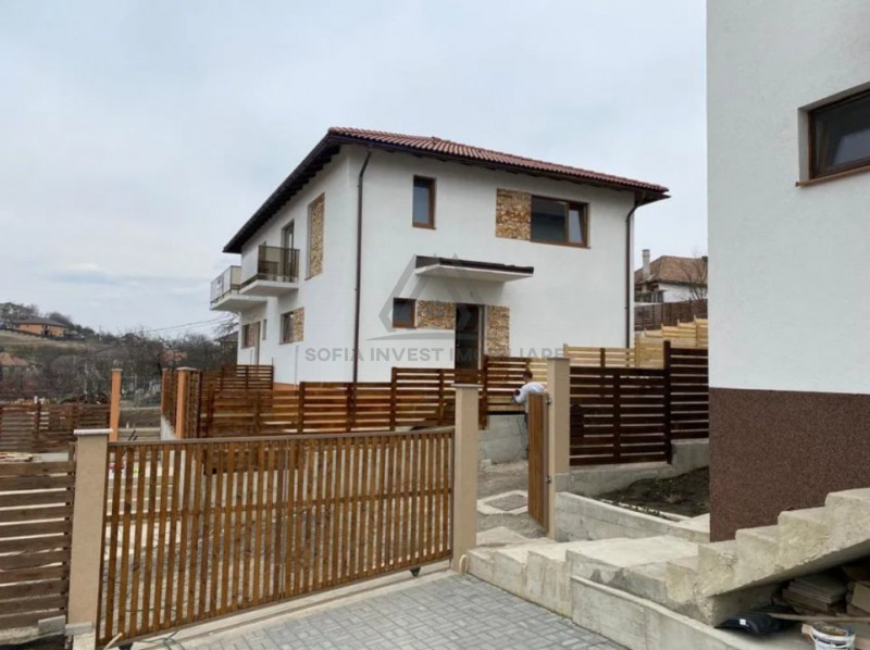 De vanzare case cuplate in Dezmir 