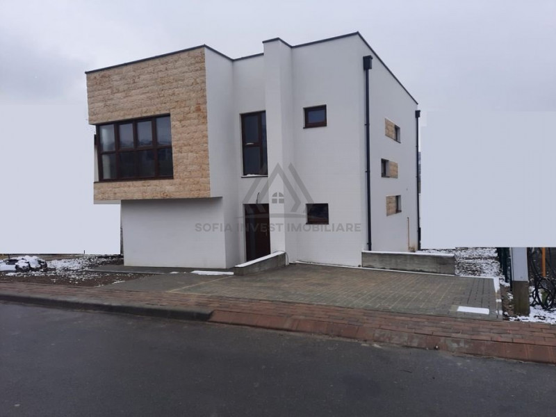 Vand casa Individuala in zona superba de case 