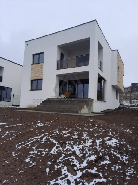 Vand casa Individuala in zona superba de case 