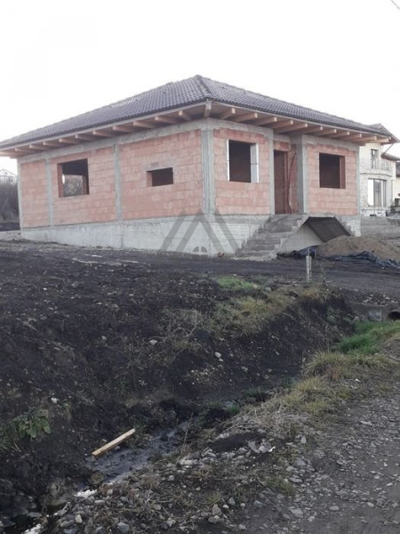 Casa pe 1 Nivel la rosu in Campenesti