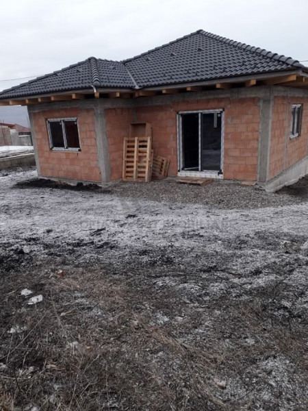 Casa pe 1 Nivel la rosu in Campenesti