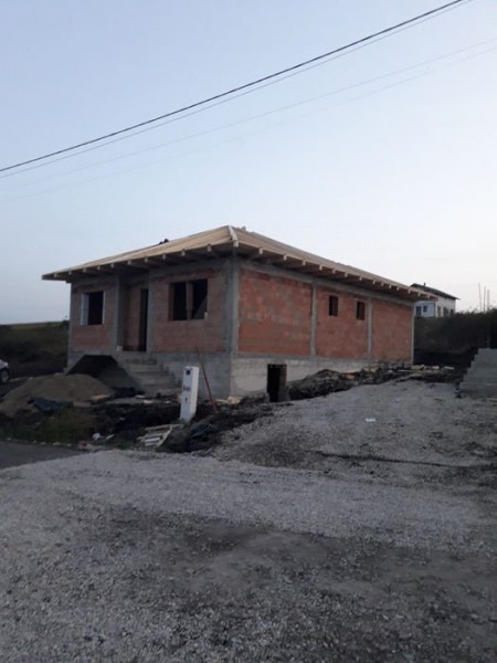 Casa pe 1 Nivel la rosu in Campenesti