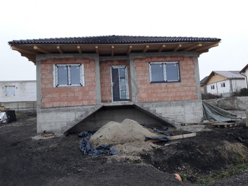 Casa pe 1 Nivel la rosu in Campenesti