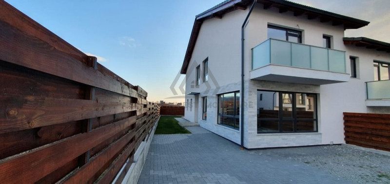 Vand Casa tip Duplex in Dambul Rotund  