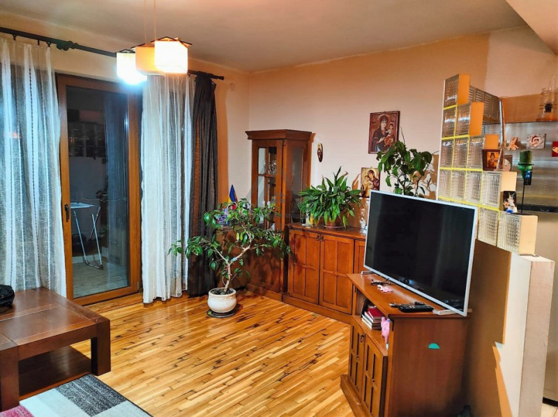 Apartament 3 camere 72,6mp in vila zona Campului