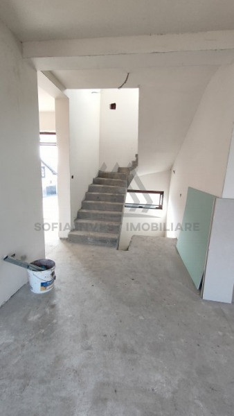 Casa Superba in Dezmir  D+P+E 140mp cu 550 teren