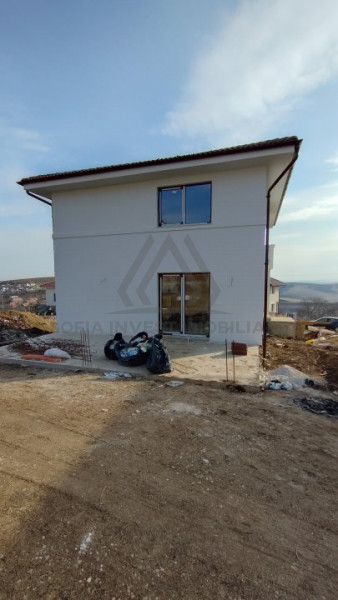 Casa Superba in Dezmir  D+P+E 140mp cu 550 teren
